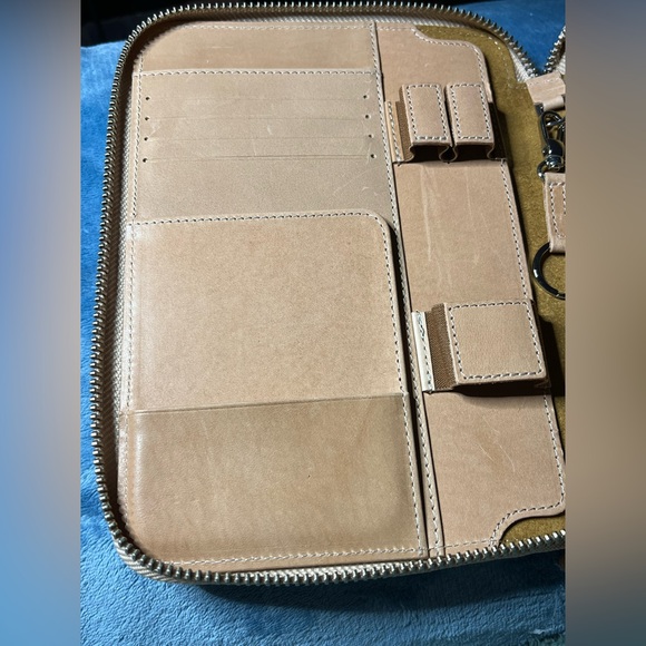 Galen Undyed A5 Leather Zippered Portfolio - Picture 7 of 7